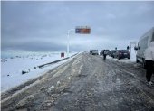 Tras la caída de nieve en la ruta Chimborazo-Guaranda se formó un congestionamiento vehicular.