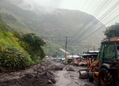 La Prefectura de Cotopaxi envió maquinaria para atender la emergencia.