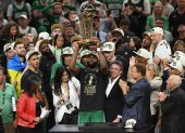 De 27 años y ganador también esta temporada del MVP de la final del Este, Jaylen Brown volvió a festejar.