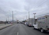 En camiones del Servicio de Medicina Legal y Ciencias Forenses fueron trasladados 33 cadáveres de la morgue de Guayaquil.