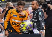 Lando Norris junto a Lewis Hamilton tras la prueba de clasificación. Ambos irán con el afán de tumbar a Red Bull.
