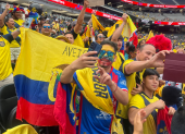 Celebración de los hinchas ecuatorianos en el encuentro frente a Jamaica.