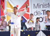 Rafael Correa y detrás de él está Walter Solís, en diciembre de 2015, cuando cumplían las funciones de presidente y ministro.