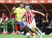 En la imagen el centrocampista colombiano Richard Rios (L) en la Copa América.