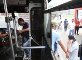 Situación. Los antisociales buscan mezclarse con los ciudadanos comunes. Los conductores, por eso, evitan que se suban quienes tienen aspectos sospechoso. No confían ya en nadie y tienen miedo.
