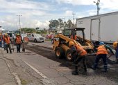 El mantenimiento de las vías de Quito se realiza con bacheo tecnificado.