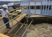 Las plantas potabilizadoras reciben el líquido de afluentes que han recibido múltiples elementos contaminantes.