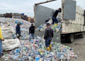 Trabajo. El reciclaje de botellas.