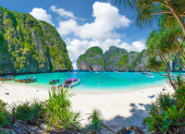Tailandia es famoso por sus playas tropicales, los opulentos palacios reales y las ruinas antiguas.