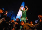 Hinchas argentinos durante los festejos tras conseguir el bicampeonato de América.