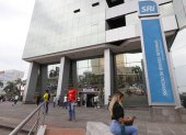 Entidad. A diario, personas llegan a las oficinas del SRI para preguntar sobre el pago de la devolución.