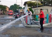 Bomberos acudieron al lugar para realizar tareas de limpieza.