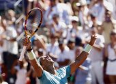 Nadal celebra tras más de dos horas de partido y clasificar a la final.