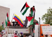 Personas se manifiestan contra la visita del primer ministro israelí, Benjamín Netanyahu, a l Congreso de Estados Unidos en Washington.