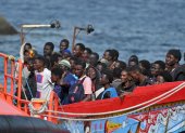 Salvamento Marítimo acompañó hasta el puerto de la Restinga, en la isa de El Hierro, a un cayuco con 116 personas a bordo, procedentes de Senegal, Gambia, Guinea Conakry y Mali, que aseguran haber salido de Dakar hace una semana.