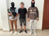 La Policía presentó a uno de los detenidos en los operativos contra la extorsión y el secuestro.
