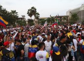 Venezolanos se concentraron detrás del Mall del Sol.