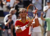 El tenista español Rafael Nadal celebra tras vencer al húngaro Marton Fucsovics en primera ronda del torneo individual.