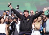 AME7635. SAO PAULO (BRASIL), 03/08/2024.- El expresidente brasileño Jair Bolsonaro participa en un acto del candidato para la Alcaldía de São Paulo, Ricardo Nunes, este sábado en la ciudad de São Paulo (Brasil). En São Paulo, el alcalde y candidato Nunes se presentó arropado por el propio Bolsonaro, pero también por el gobernador del estado homónimo, Tarcísio Nunes, y por el expresidente Michel Temer, entre otras figuras de la derecha y la ultraderecha brasileñas. Nunes tiene como principal rival en las municipales al diputado e histórico líder del movimiento de los sin techo, Guilherme Boulos, del Partido Socialismo y Libertad (PSOL), que tiene respaldo del PT. EFE/Sebastião Moreira
