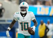 Tyreek Hill llegó a los Miami Dolphins en 2022. Seguirá tres años más.
