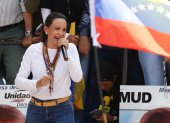 La líder opositora de Venezuela María Corina Machado habla en una protesta en rechazo a los resultados oficiales de las elecciones presidenciales -que dan la victoria al presidente Nicolás Maduro-, este 3 de agosto de 2024 en Caracas (Venezuela).