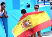 Glenda Morejón rompió en llanto y fue recibida con un abrazo por la española María Pérez, quien ganó el oro. A la izquierda Pintado la esperaba.