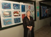 Patricia León Guerrero junto a parte de su obra.
