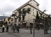 Archivo. Policías antimotines refuerzan las medidas de seguridad a la afueras del Palacio de Justicia en Bogotá