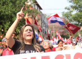 Kattya González, exsenadora opositora de Paraguay, participa en una manifestación convocada por el Partido Paraguay Pyahura (PPP) este jueves, en Asunción (Paraguay).