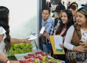 Feria. Cientos de personas dejaron su hoja de vida impresos y digitales. También se ofertaron pasantías para los estudiantes.