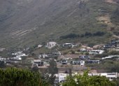 Construcciones. En el Ilaló existen decenas de edificaciones que se han levantado muy cerca del cerro e incluso en partes de la zona protegida. Con la Ruta Viva la presión inmobiliaria creció
