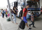 LLEGADA DE GENTE POR EL FERIADO DE CARNAVAL EN EL TERMINAL TERRESTRE DE PASCUALES Agencia (ag-extra)