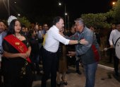 En el parque San Francisco, en Tanda, el alcalde Pabel Muñoz fue recibido por la reina Melanie Cuspa. Llegó con cuatro concejales y Xavier Lasso, candidato a asambleísta por la RC, a quien saludó como vecino de la zona.