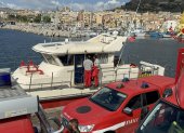Los buzos que buscan a los seis desaparecidos del naufragio del velero en Sicilia, continúan sus labores.
