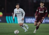 22/08/2024 02:18 (UTC)
Crédito:
EFE
Fuente:
EFE
Autor:
LUCIANO GONZÁLEZ
Temática:
Deporte » Fútbol
Gonzalo Pérez (d) de Lanús disputa el balón con Fernando Cornejo de Liga de Quito en los octavos de la Copa Sudamericana en Lanús.