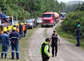 Militares y policías trabajaron en la destrucción de la toma clandestina de combustible.