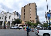 La inclinación del edificio Fantasía ha causado temor entre los habitantes de ese sector de Guayaquil.