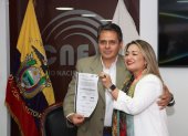 El general Víctor Araus y su binomio Cristina Carrera aceptaron su precandidatura en el CNE.
