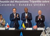 Los ministros de Relaciones Exteriores de Panamá, Javier Martínez-Acha Vásquez (2i); de Colombia, Luis Gilberto Murillo (c); y el secretario de seguridad nacional de los EE. UU., Alejandro N. Mayorkas (d).