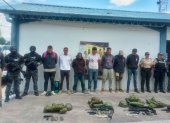 Caso. La Policía Nacional informó que se detuvo a 14 personas que transportaban material aurífero junto a cuatro militares.