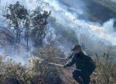 Las tareas para combatir las llamas en el cerro El Púlpito son complejas. Está entre los 2.400 y 3.400 metros sobre el nivel del mar.