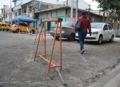 En la manzana 263 de la ciudadela Sauces 6 está ubicado un amplio parqueadero. Sus residentes bloquean espacios con estructuras de metal y cadenas para que otros conductores no se estacionen.