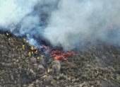 El fuego se sigue extendiendo por la montaña