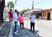 Los vecinos se reúnen para socializar medidas de seguridad, en la Alborada 12ava etapa.