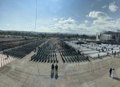 Cientos de sillas se colocaron en la antigua pista del aeropuerto, en el parque Bicentenario, para que los fieles asistan a la misa campal de inauguración del Congreso Eucarístico.