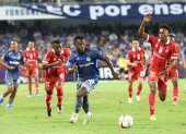 En el tiempo regular, Emelec y Técnico Universitario empataron 0-0.