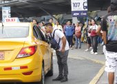 El paro de transportistas en Guayaquil afecta, entre otros, a los estudiantes.