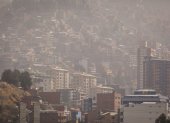 La ciudad de La Paz cubierta por una capa de humo ocasionada por los incendios.