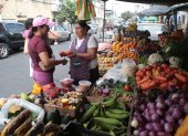 Plaza. El tomate es uno de los alimentos agrícolas que se han encarecido. Según los productores, por la falta de agua.