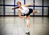 La patinadora de 22 años en una de sus últimas prácticas en Guayaquil antes de viajar al Mundial. Ya presentaba el vendaje de su dolencia en la pierna derecha.